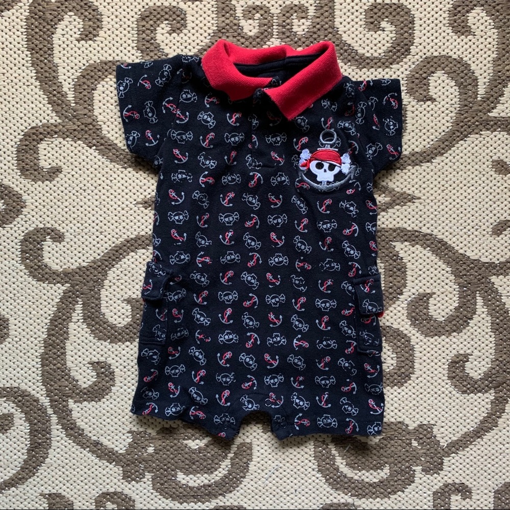🏴‍☠️ Spencer’s Baby Boys Skull Pirate Bodysuit